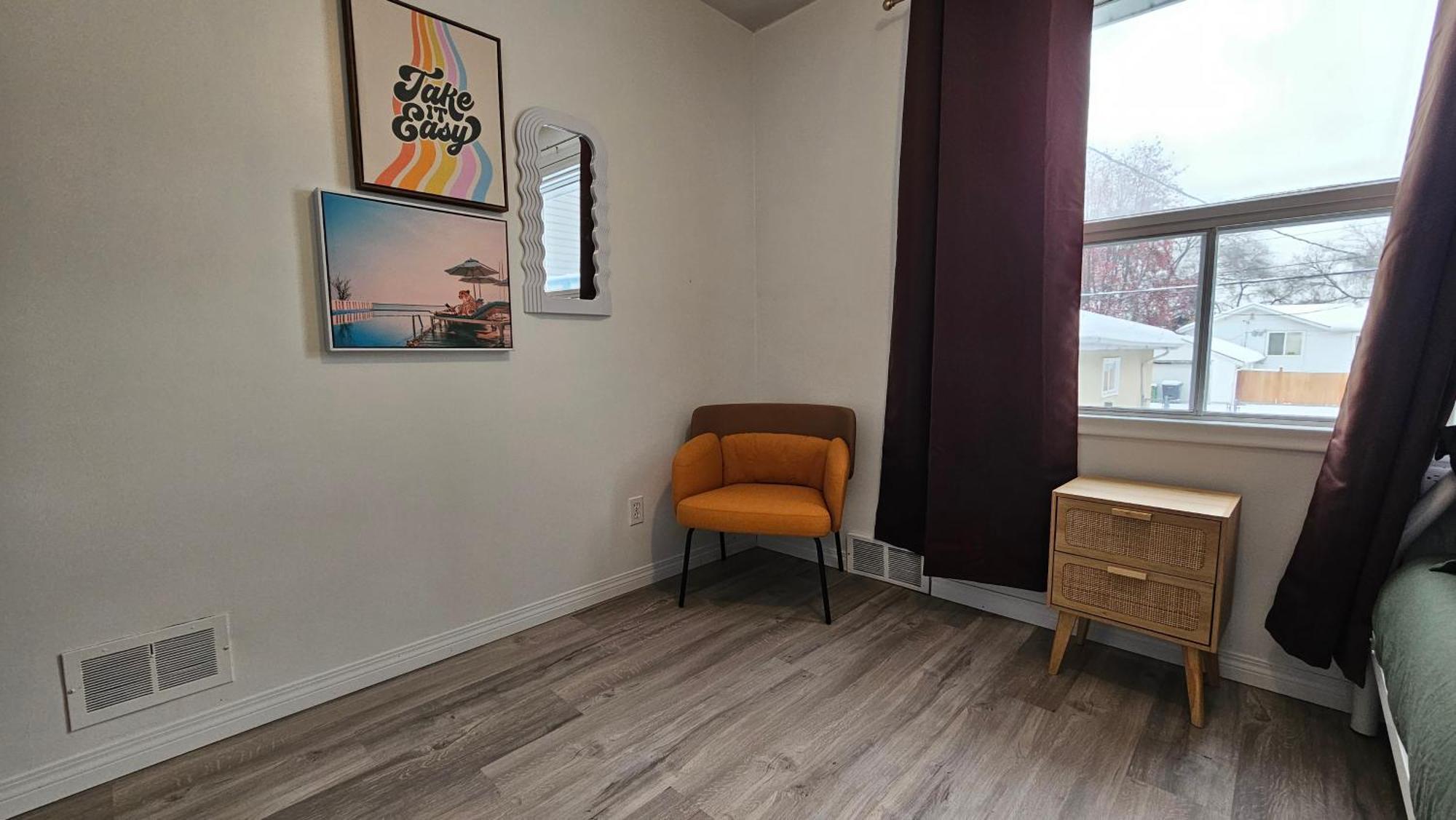 Apartamento Retro Retreat - 3Bdr, 1 Bath, Close To City Center Edmonton Exterior foto