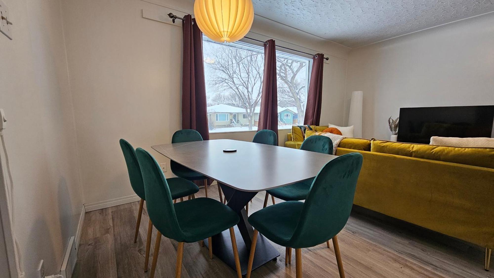 Apartamento Retro Retreat - 3Bdr, 1 Bath, Close To City Center Edmonton Exterior foto